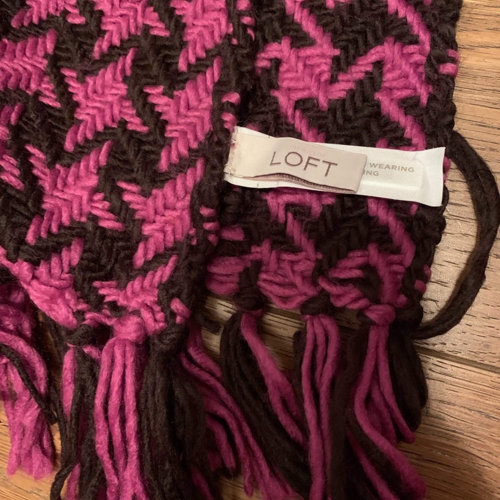 Loft Scarf - Picture 2 of 5